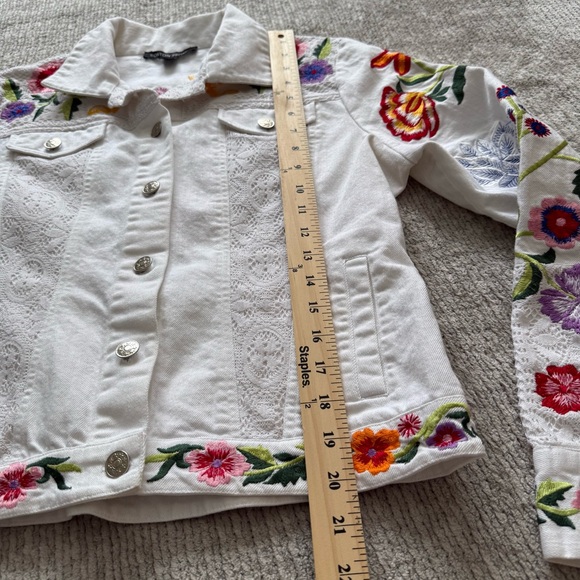 Boston Proper White Floral Embroidered Denim Jacket Size M Boho Cottagecore - Picture 6 of 8
